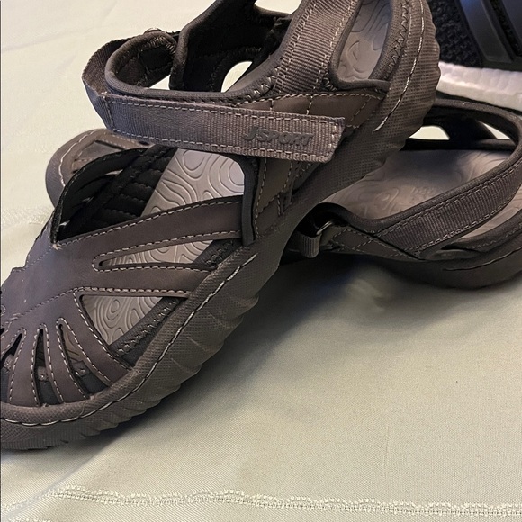JSport by Jambu Black Strappy Sandals - Picture 4 of 6